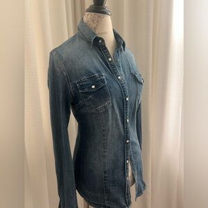 Denim long sleeve button down with stretch size medium snap buttons hip length